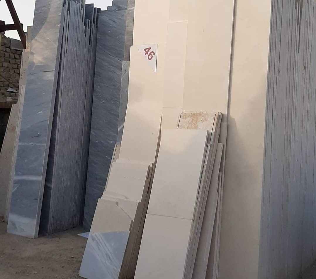 تصویر 1 از سنگ تراورتن دره بخاری با رنگ روشن و کیفیت ممتاز برای نمای ساختمان های لوکس
